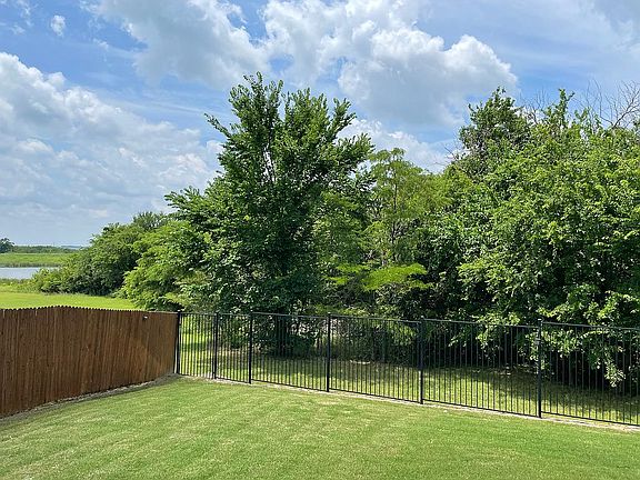 3rd image of 2808 Kirkwood Dr
