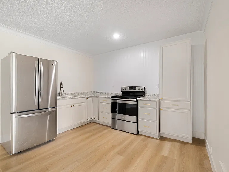 210 N 1st St #1 — Photo 6