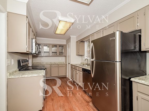 4th image of 2435 Burgundy Dr