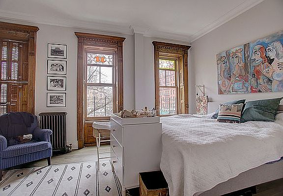 3rd image of 100 W 76th St APT 3N