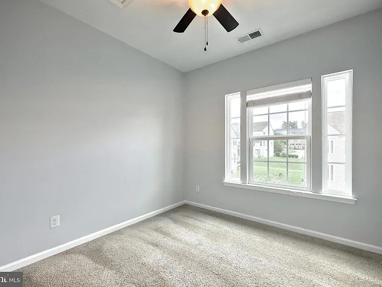 1261 Elderslie Ln — Photo 8