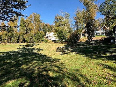 4th image of 218 Baton Ln