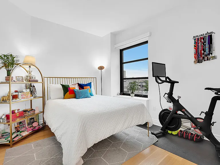 13-33 Jackson Ave #9E — Photo 3