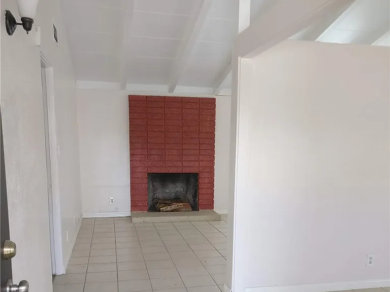 1024 N Orange Blossom Ave — Photo 3