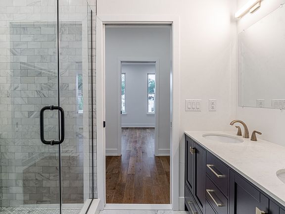 2nd image of 3428 Henry Ave House 3