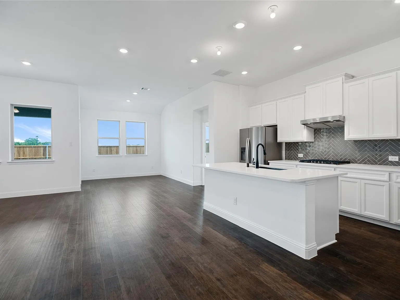5 bed, 2880 sqft, $3,000 — Photo 3