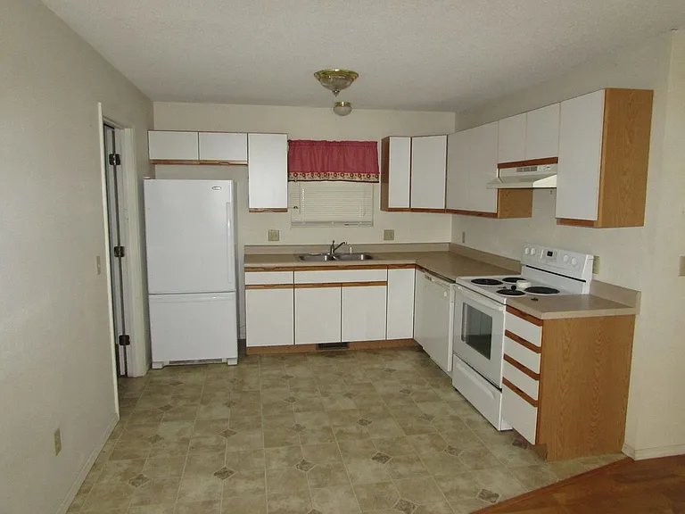 307 E Main St — Photo 3