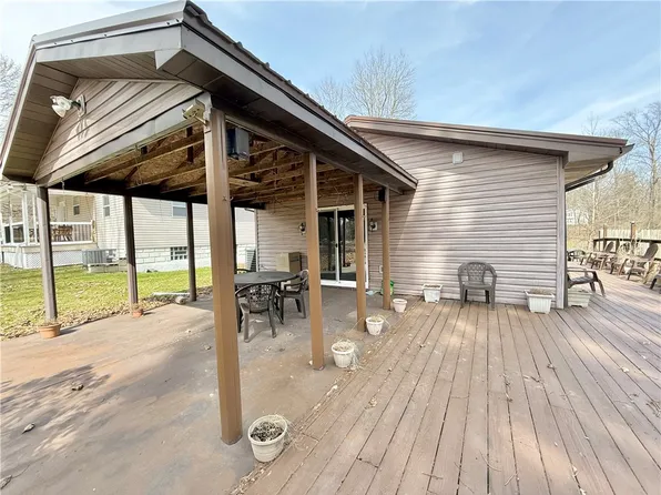 1806 Graceland Rd, New Castle, PA 16105