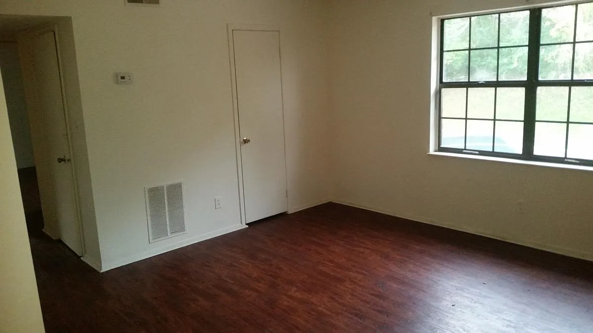 2 bed, 1200 sqft, $950 — Photo 2