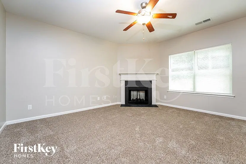 4 bed, 3.0 bath, 1918 sqft, $2,435 — Photo 2