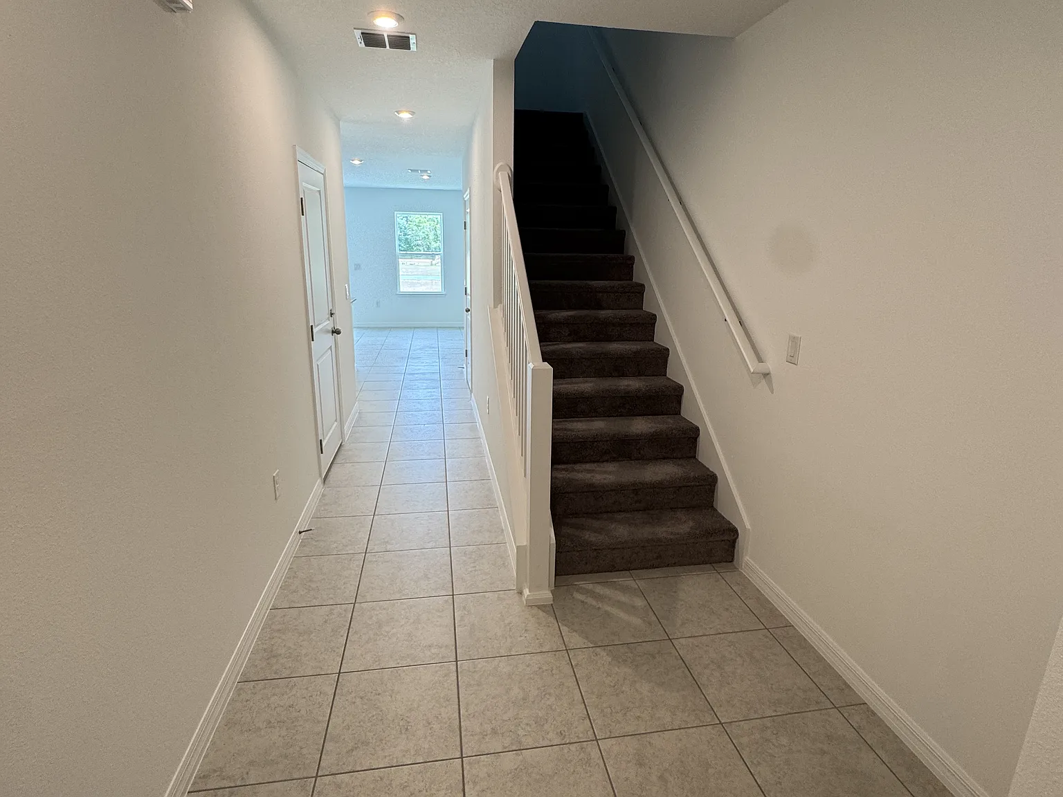 3 bed, 2.5 bath, 1451 sqft, $1,900 — Photo 4