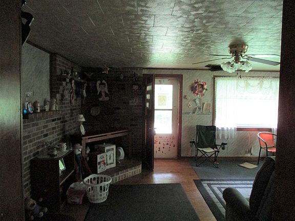 2nd image of 211 S Maple St