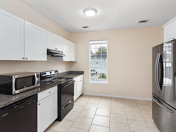 3rd image of 177 Drayton Cir