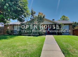 3704 Standridge Dr, Carrollton, TX