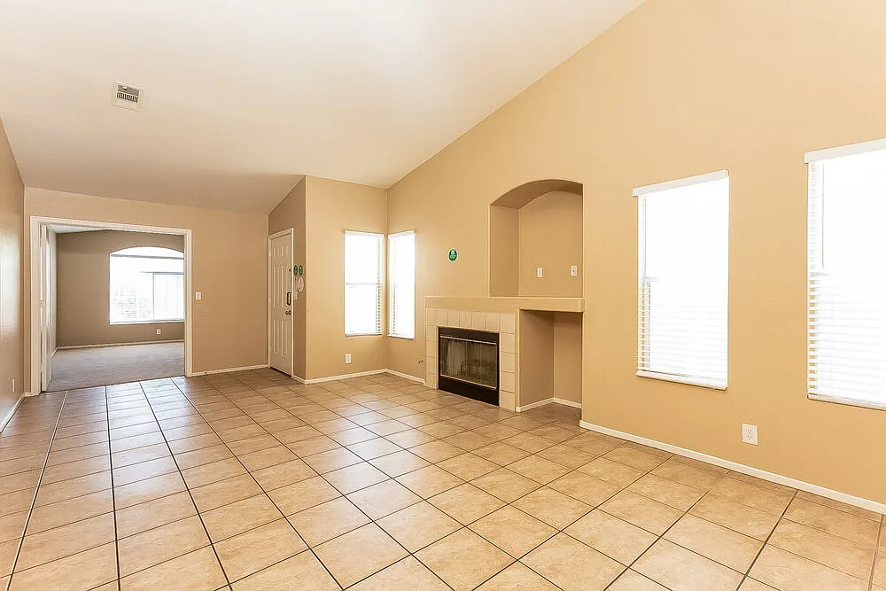 3 bed, 2.0 bath, 1314 sqft, $1,840 — Photo 3