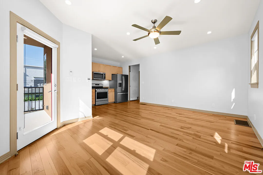 1 bed, 1.0 bath, $3,300 — Photo 2