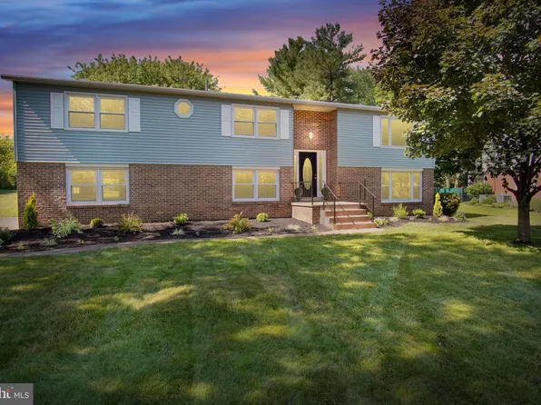 19 Hemlock Dr, Mechanicsburg, PA 17055