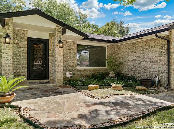 4th image of 13830 Kingsbury Hl