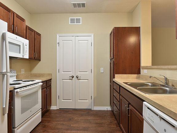 2nd image of 1326 Idlewild Dr #3003