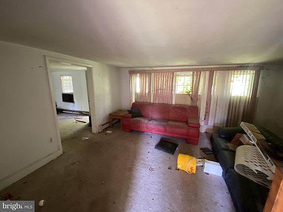 3rd image of 4926 Main St