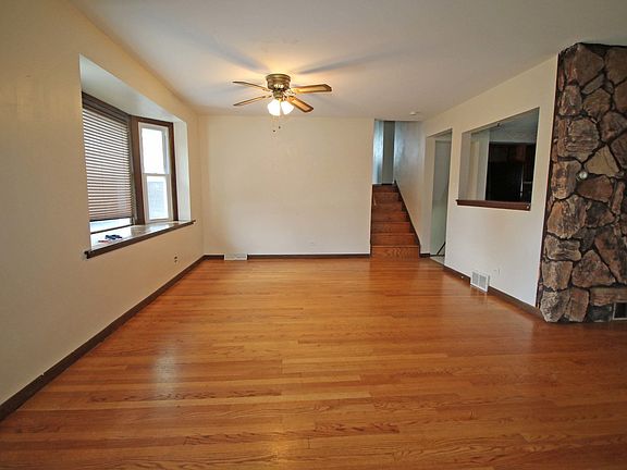 3rd image of 5201 Oak St