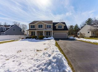6 Sterling Heights Dr, Clifton Park, NY 12065