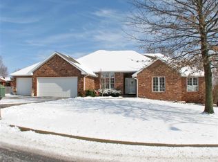 2014 S Celebration Ave, Springfield, MO 65809