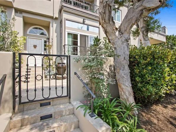 19355 Maidstone Ln, Huntington Beach, CA 92648