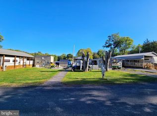 6 Seven Poison Oaks, Falling Waters, WV 25419