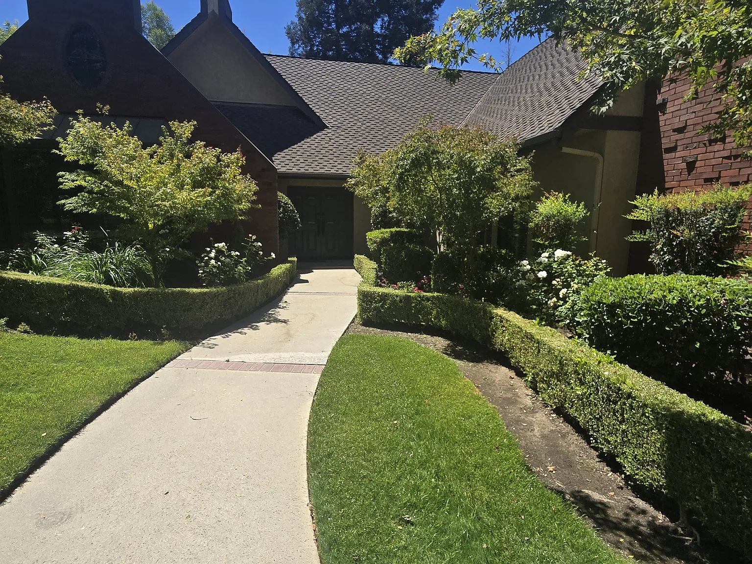 3 bed, 2.5 bath, 2936 sqft, $5,200 — Photo 2