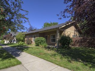 20674 Honeysuckle Ln, Bend, OR 97702
