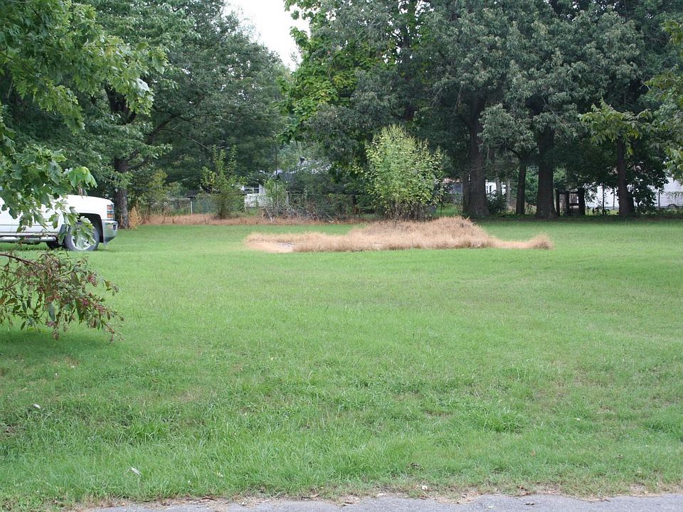 1st image of 301 Maxine St