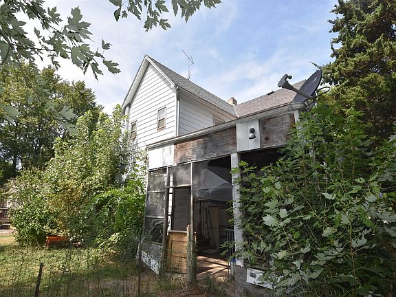 2nd image of 519 W Chestnut St
