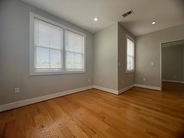 1209 G St SE #8 — Photo 12