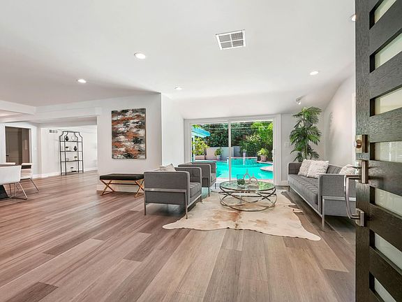 4th image of 16634 Calneva Dr