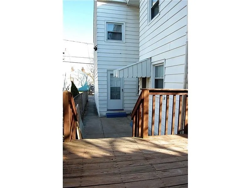 422 Edmond St photo 1