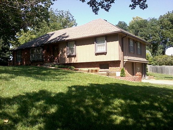 2nd image of 824 W Santa Fe Trl