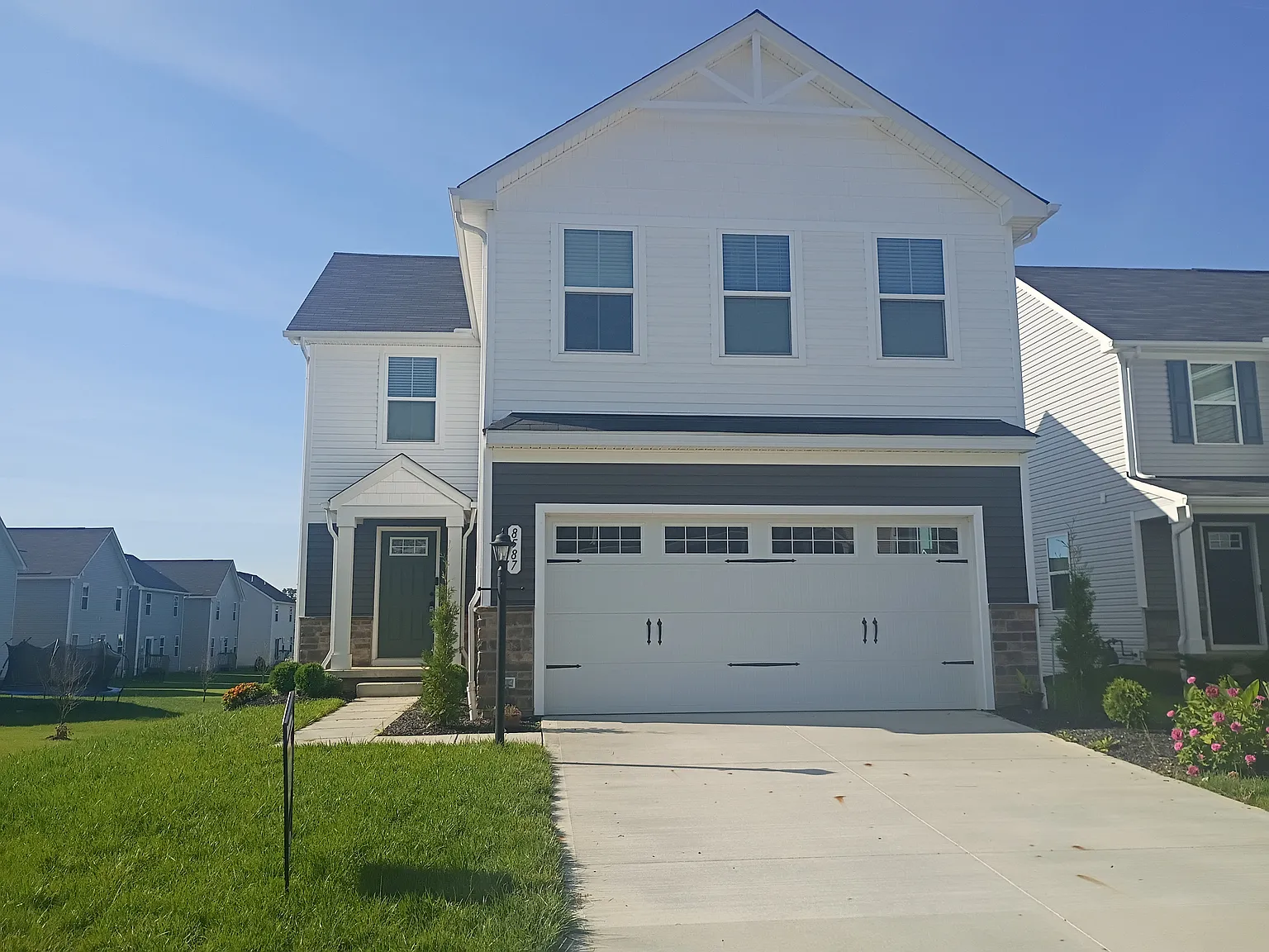 4 bed, 1900 sqft, $2,625 — Photo 1