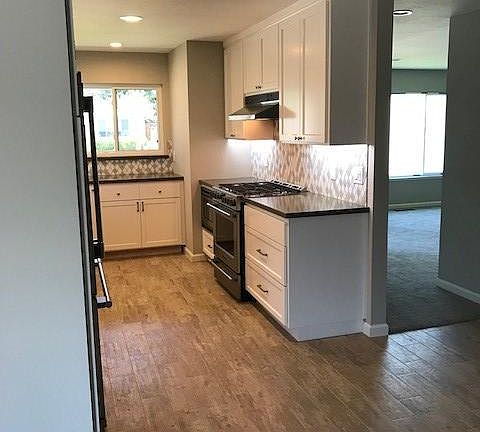 3rd image of 890 Poplar Ave