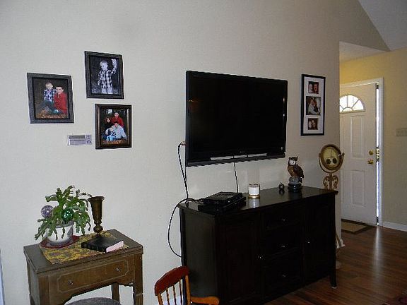 4th image of 203 Countryhill Dr