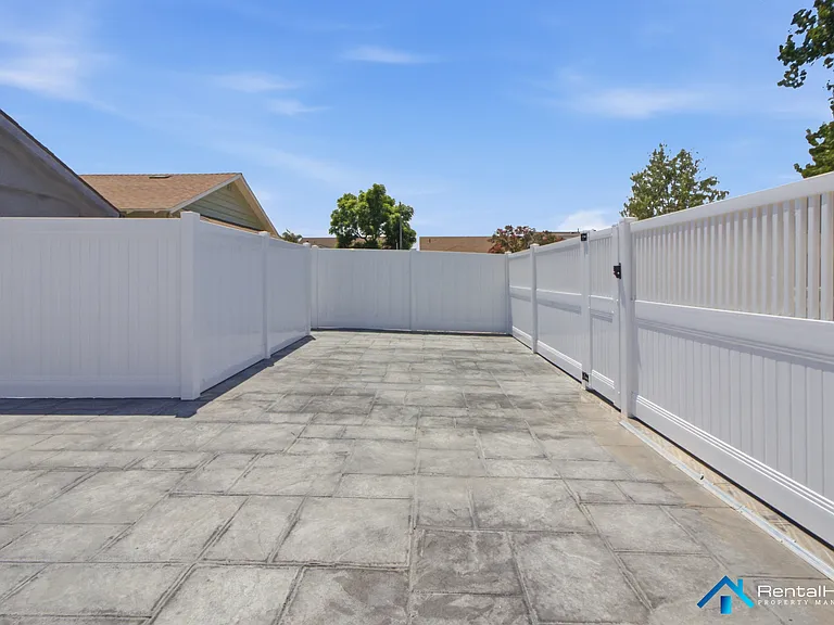 7404 Lemp Ave — Photo 10