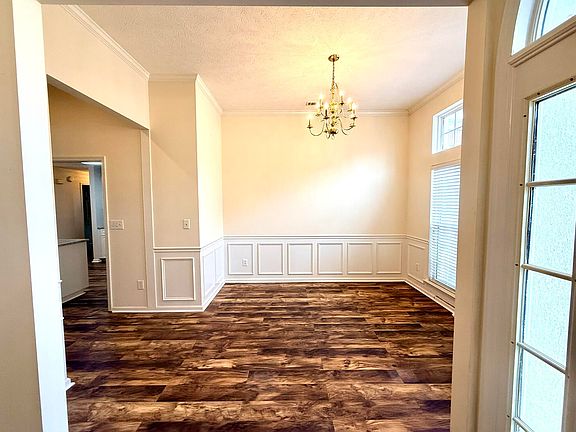5th image of 352 Saint Julian Pl