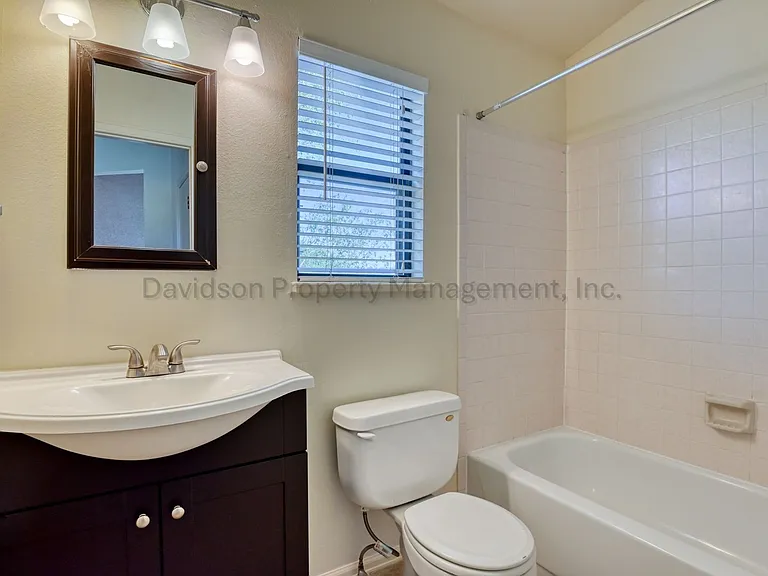 864 London Green Way — Photo 11