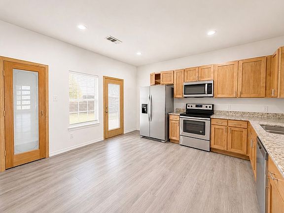 5th image of 703 Perry Ave