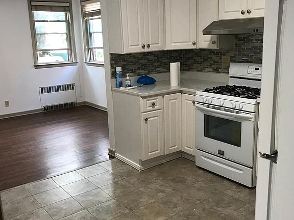 4th image of 18932 45th Ave Unit 2