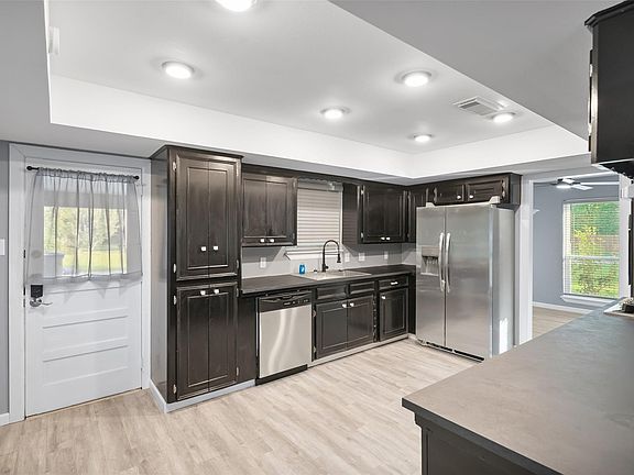 5th image of 104 Rankin Dr