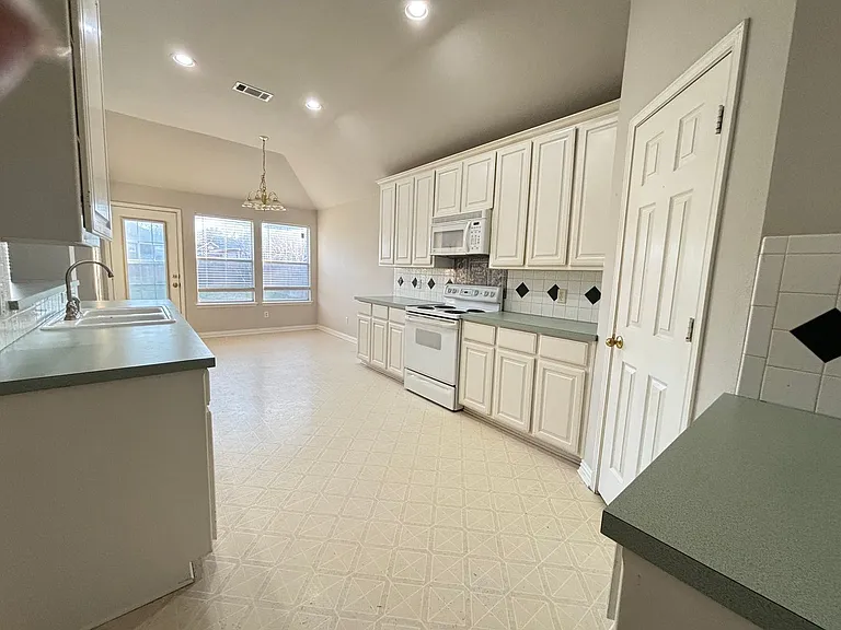 2601 Coffey Dr — Photo 7