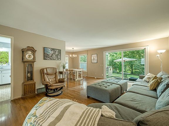 4th image of 22 Whitcomb Cir