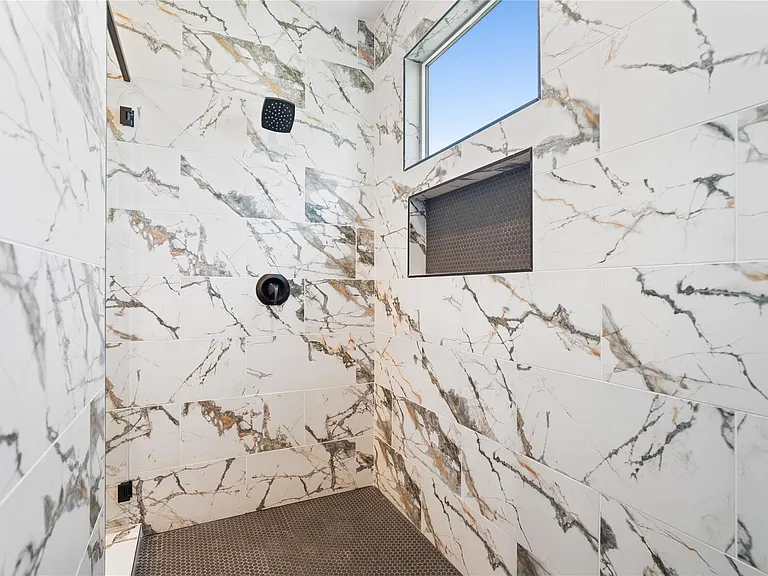 1120 Hogan St — Photo 17