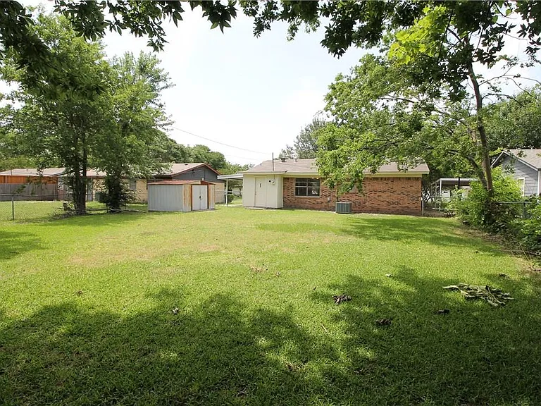 902 Lindo Dr — Photo 19